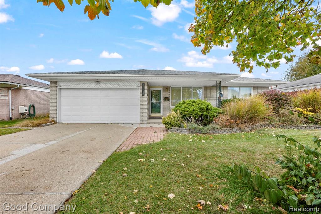 4215 Nickolas Drive, Sterling Heights, MI 48310 — Photo 3