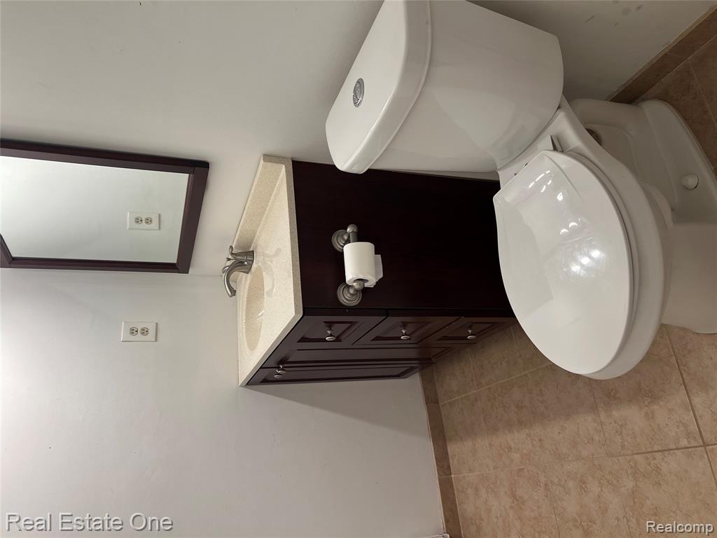 1868 Colonial Village Way, 4, Waterford, MI 48328 — Photo 19