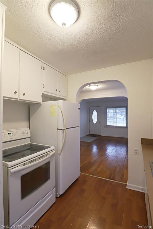 2074 N Center Road, Burton, MI 48509 — Photo 8