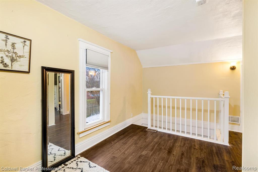 407 OAKLAND Street, Holly, MI 48442 — Photo 15