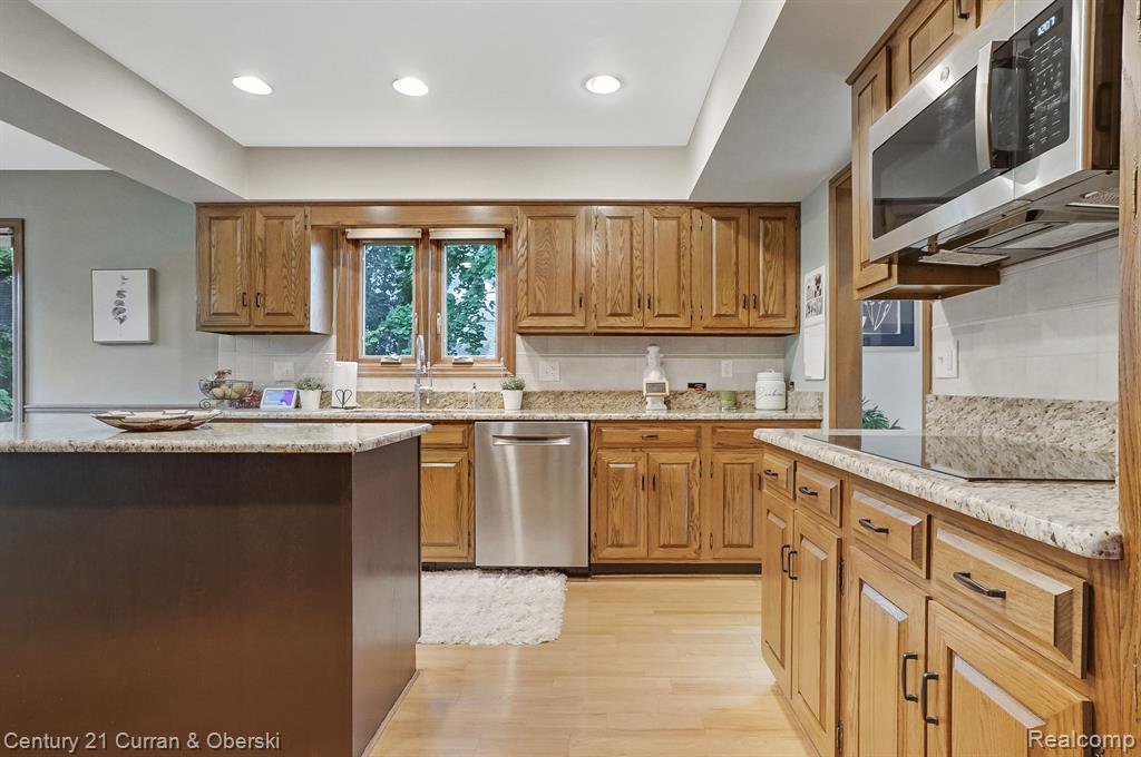 866 GREENVIEW Court, 6, Rochester Hills, MI 48307 — Photo 19