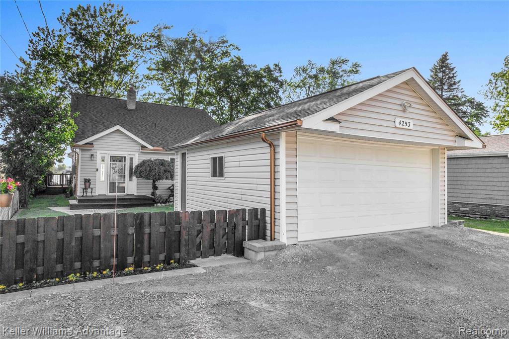 4253 Hunters Drive, Highland, MI 48356 — Photo 67
