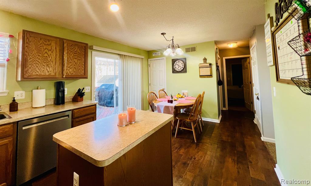 704 HAYSTACK Drive, Linden, MI 48451 — Photo 36