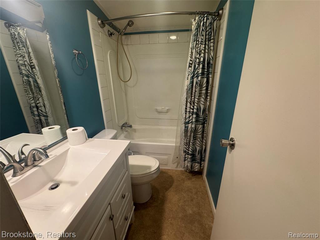 48574 Lakeview E, Shelby Twp, MI 48317 — Photo 13