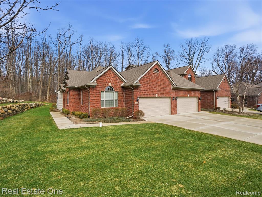 9572 Kingsway Circle, Clarkston, MI 48348 — Photo 2