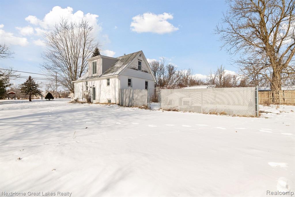 4173 S BELSAY Road, Burton, MI 48519 — Photo 3