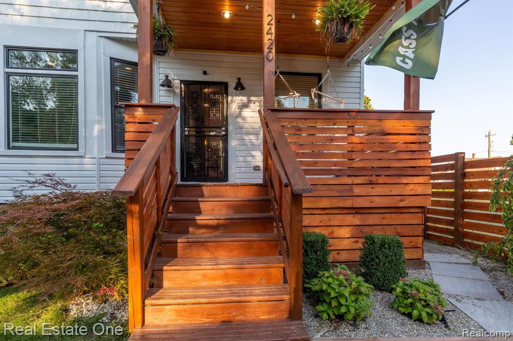 2420 FISCHER Street, Detroit, MI 48214 — Photo 6