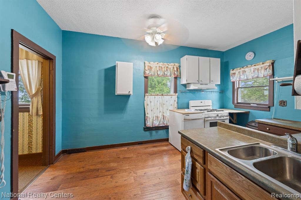 404 MAIN Street, Fenton, MI 48430 — Photo 11