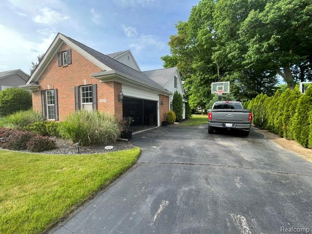 5827 Woodfield Parkway, Grand Blanc, MI 48439 — Photo 3