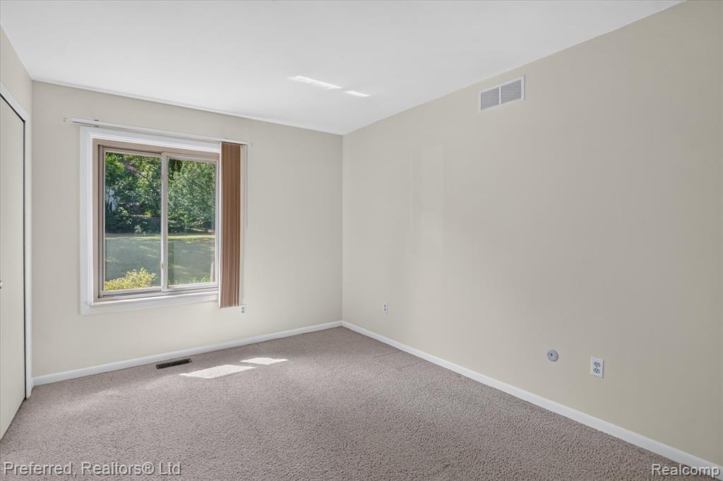 5524 Lawrence Court, Pinckney, MI 48169 — Photo 25