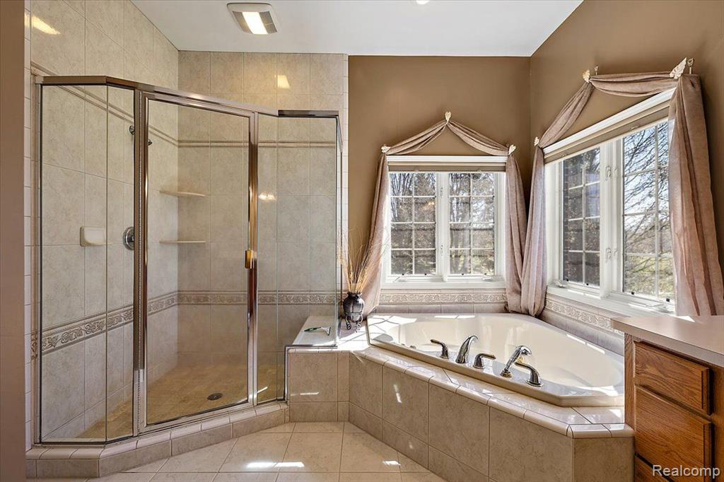 8449 S SHORE Drive, Clarkston, MI 48348 — Photo 32