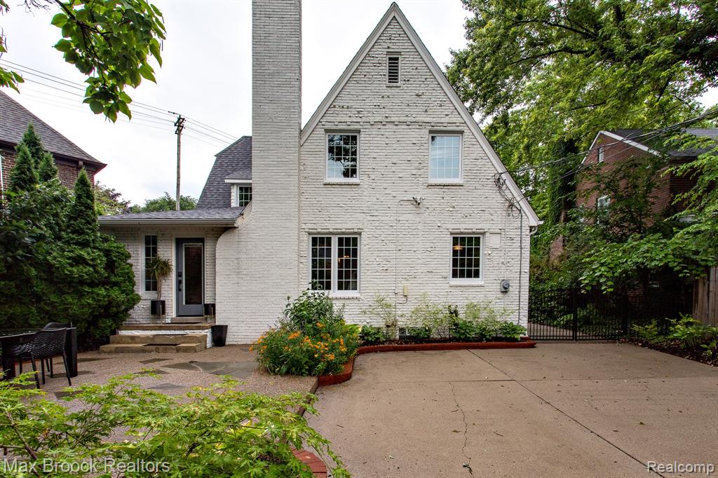 26008 Pembroke Road, Huntington Woods, MI — Photo 59