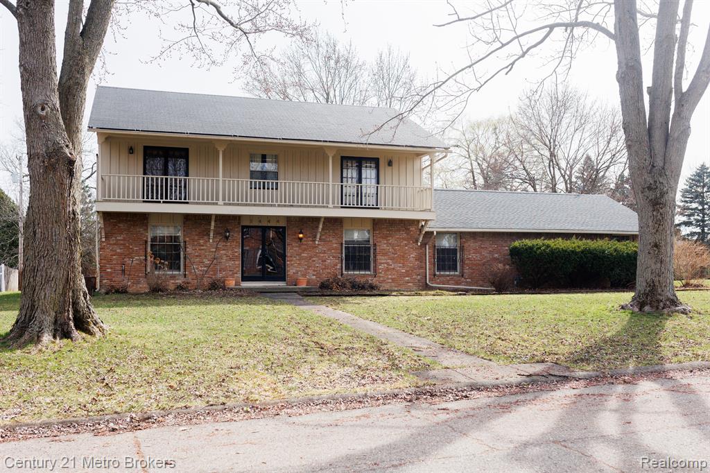 5444 PROVINCIAL Road, Grand Blanc, MI 48439 — front exterior