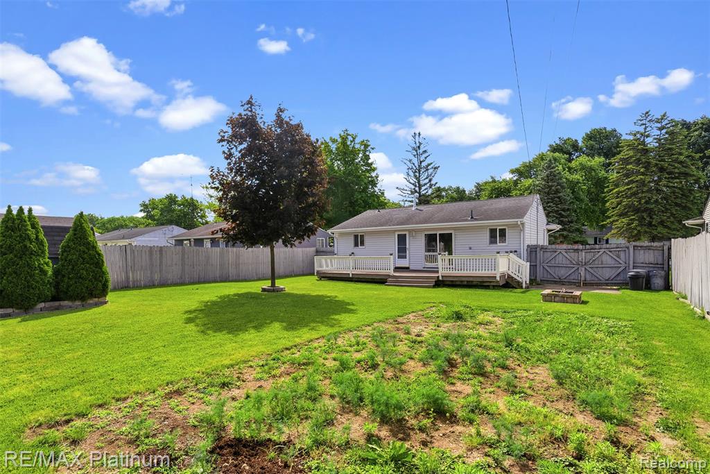 5354 Don Shenk Drive, Swartz Creek, MI 48473 — Photo 32