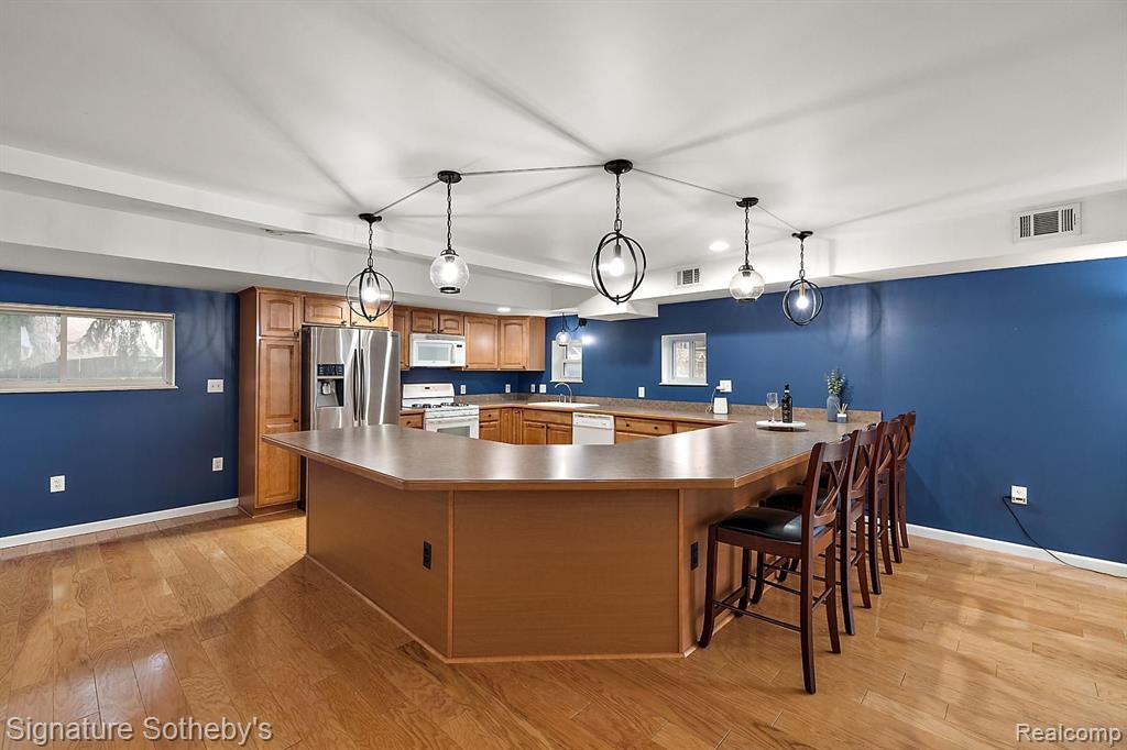 423 HAWTHORN Avenue, Royal Oak, MI 48067 — Photo 6