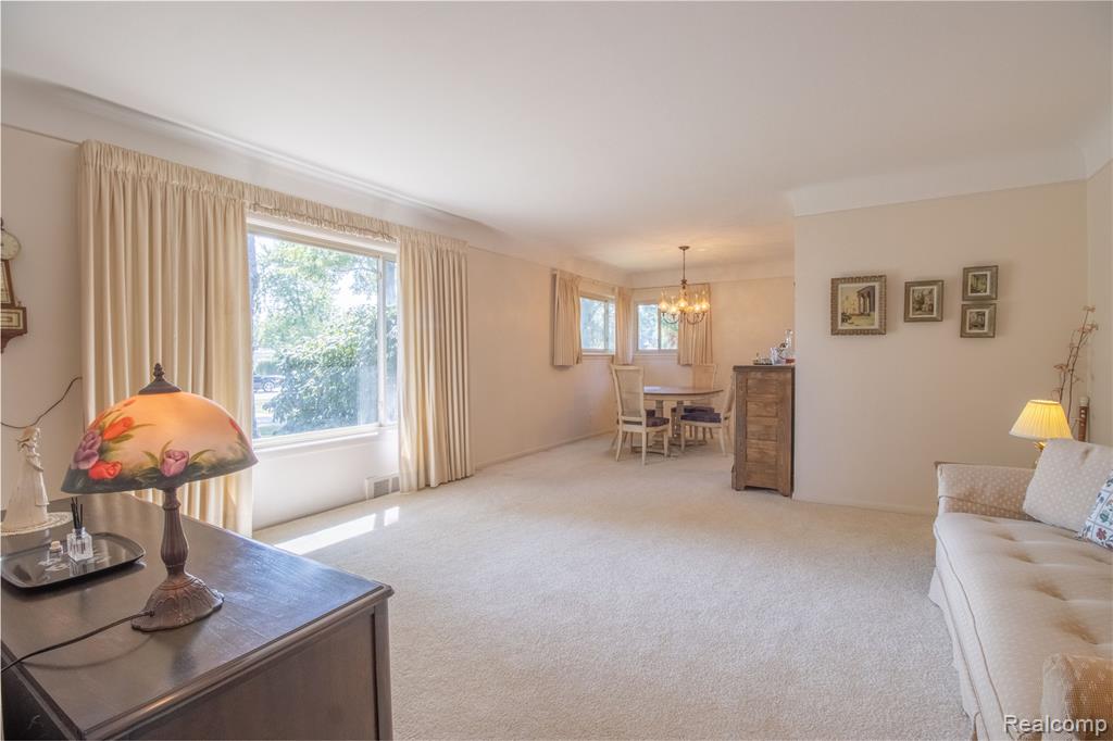 17058 W 13 Mile Road, Beverly Hills, MI 48025 — Photo 3