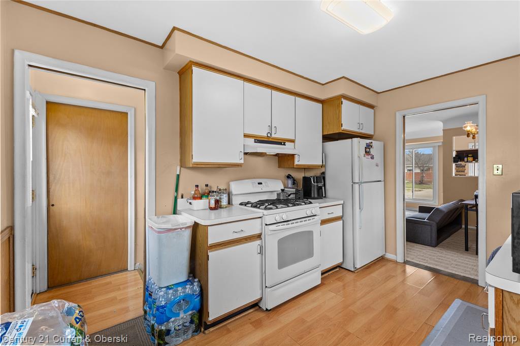 8605 Dixie Lane, Dearborn Heights, MI 48127 — Photo 8