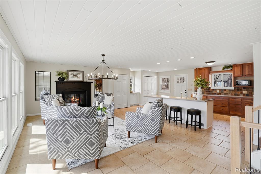 5370 Edgelake Drive, Pinckney, MI 48169 — Photo 8