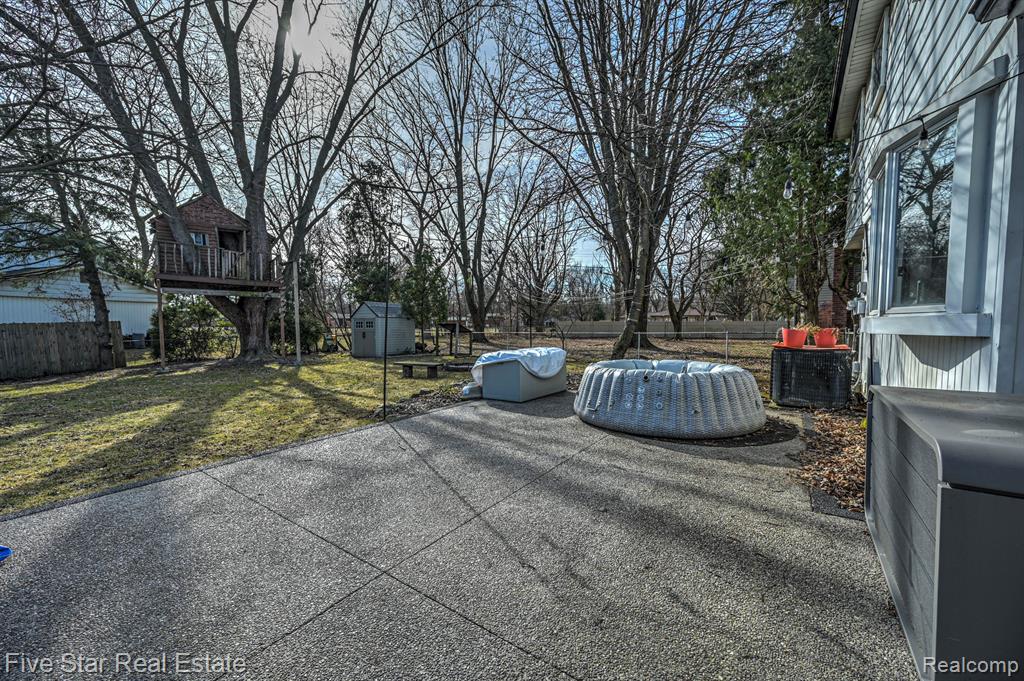 8838 Dublin Way, Sterling Heights, MI 48314 — Photo 46
