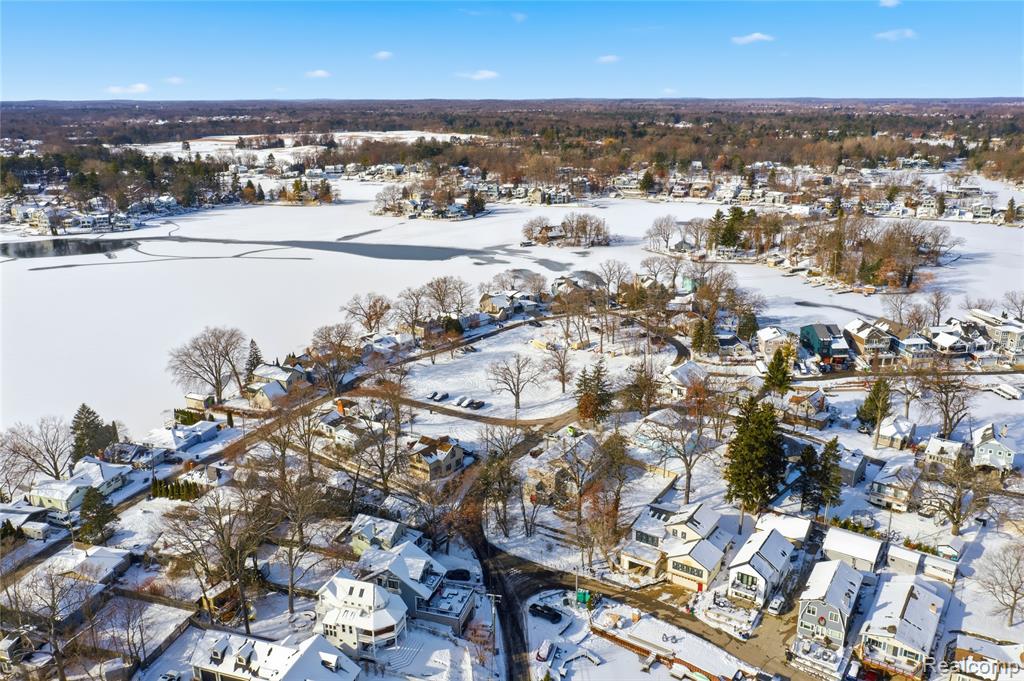 707 Buena, Lake Orion, MI, 48362