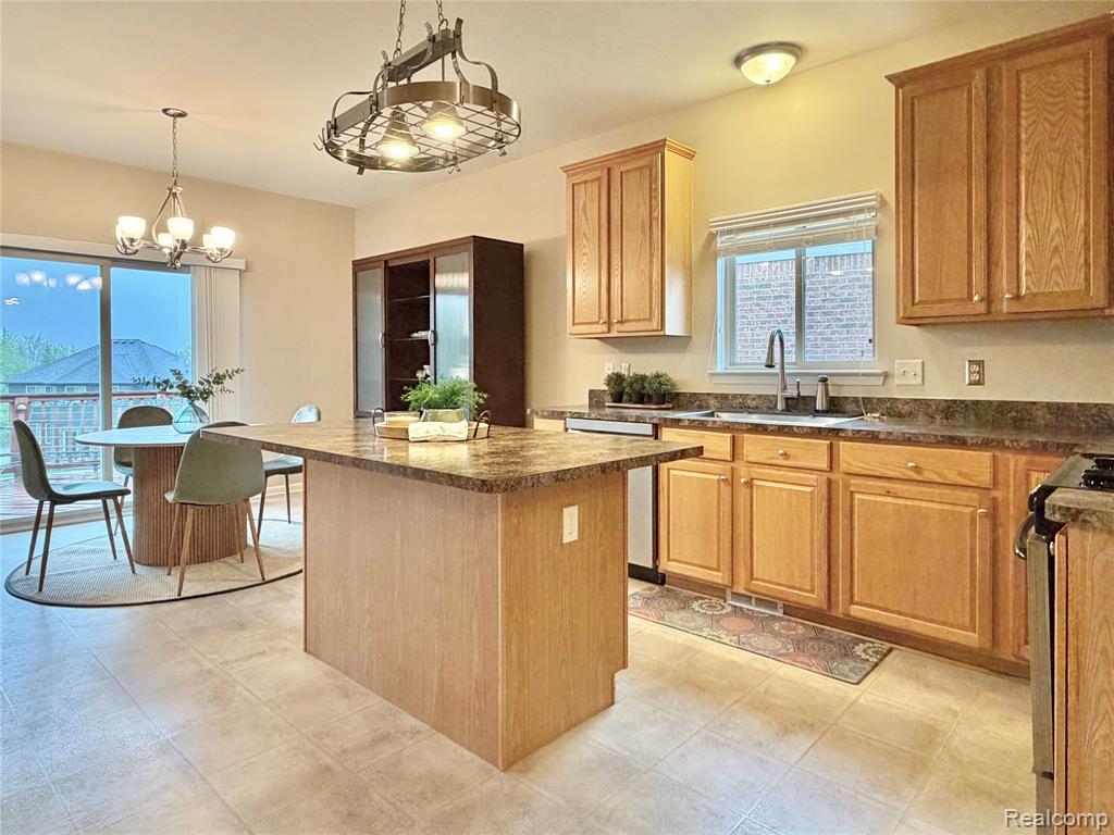 4438 Thornhill Drive, Auburn Hills, MI 48326 — Photo 14