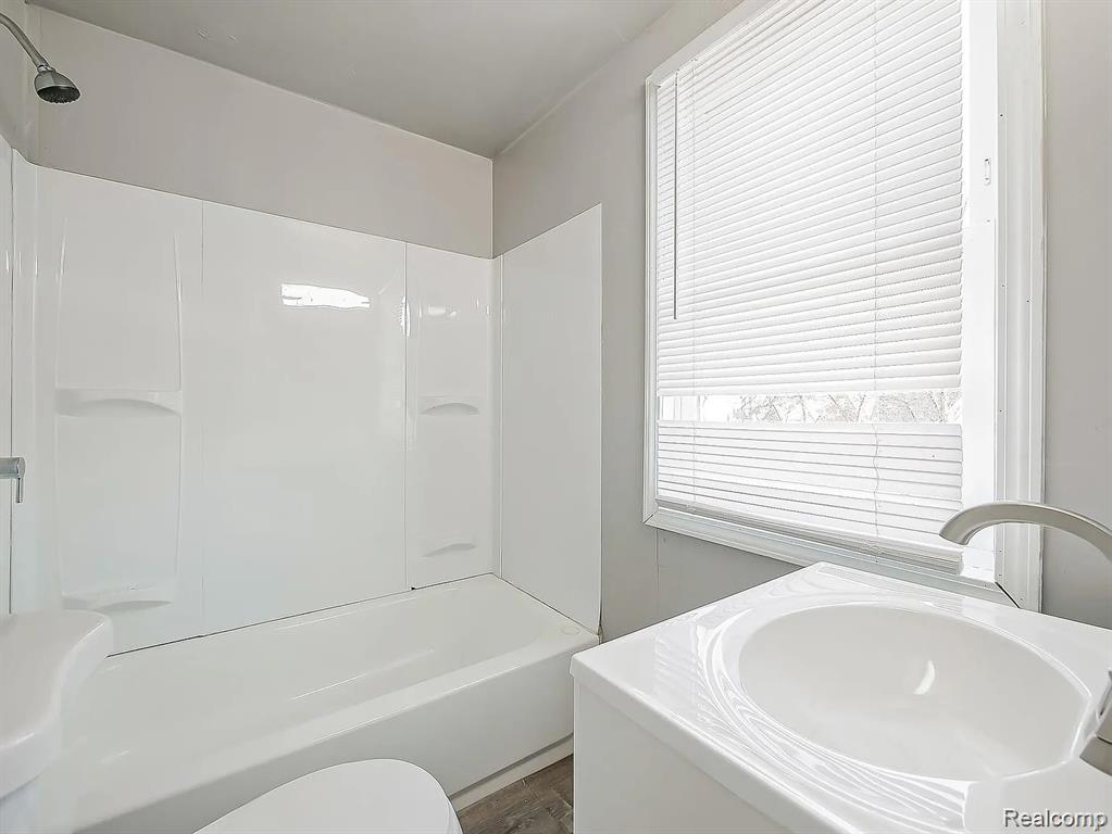 9744 Lakepointe Street E, Detroit, MI 48224 — Photo 3