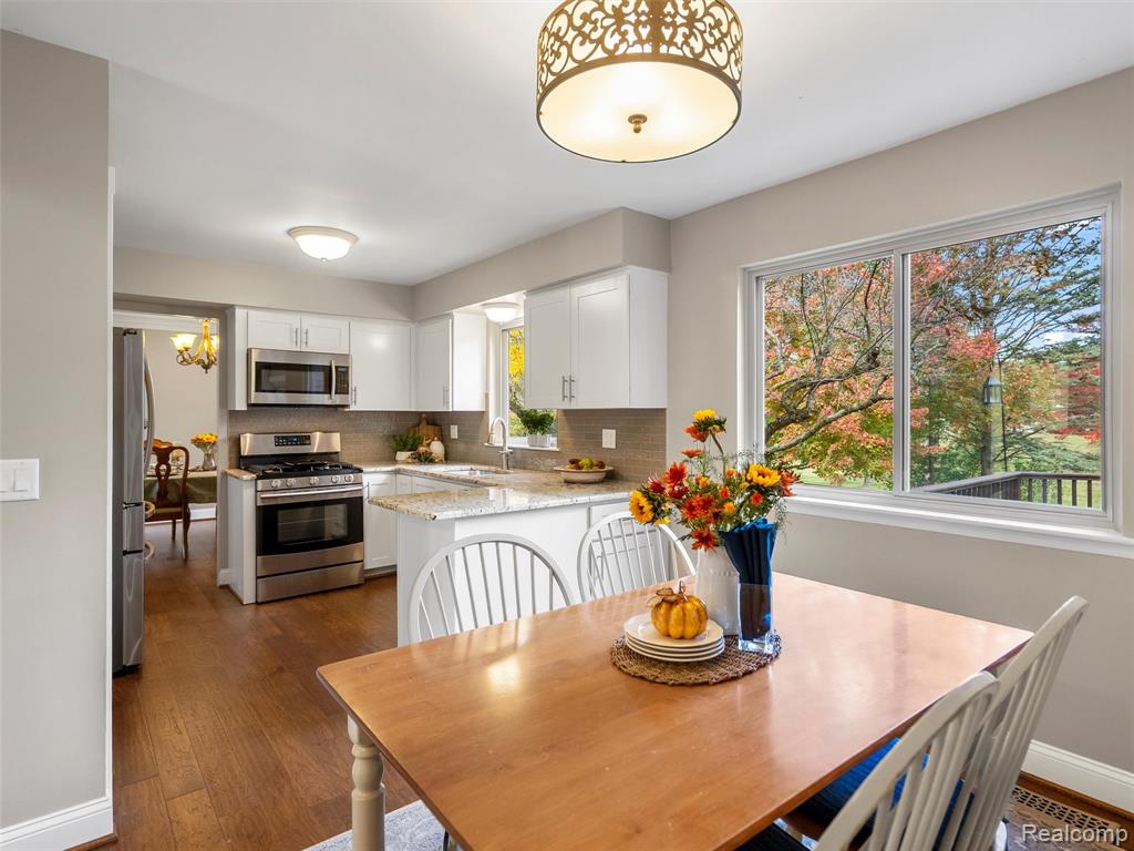 864 Dressler Lane, Rochester Hills, MI 48307 — Photo 13