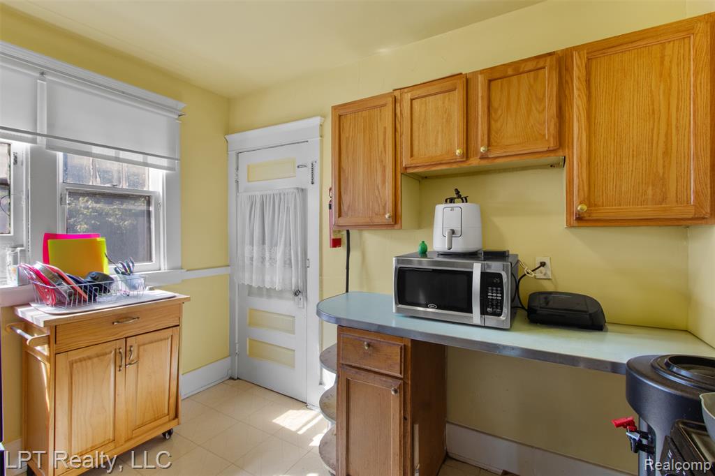 4037 Bewick Street, Detroit, MI 48214 — Photo 20