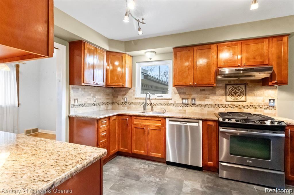 6723 PLAINFIELD Street, Dearborn Heights, MI 48127 — Photo 9