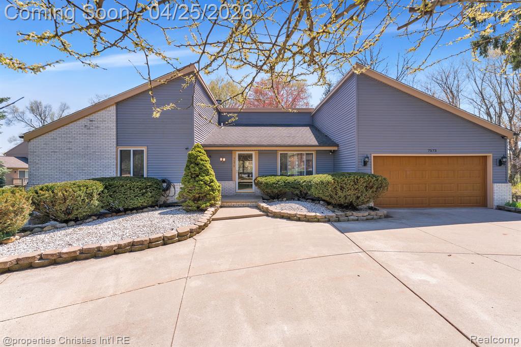7573 Ashburton Court, West Bloomfield, MI — front exterior