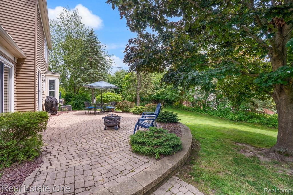 606 Whitney Drive, Rochester Hills, MI 48307 — Photo 34