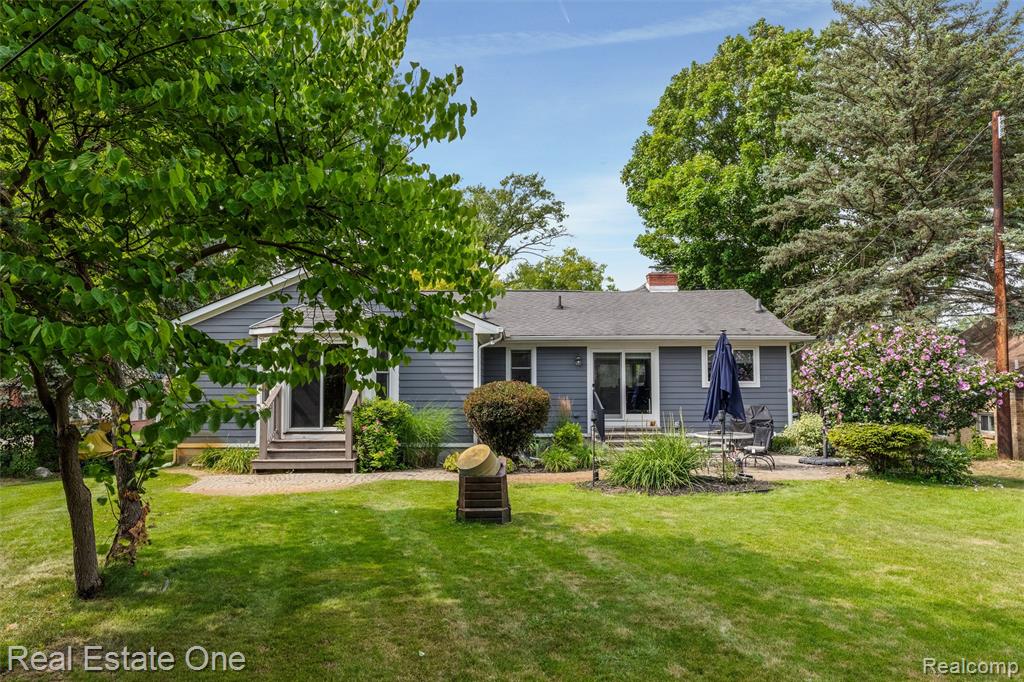 1045 Clara Street, Commerce Twp, MI 48390 — Photo 30