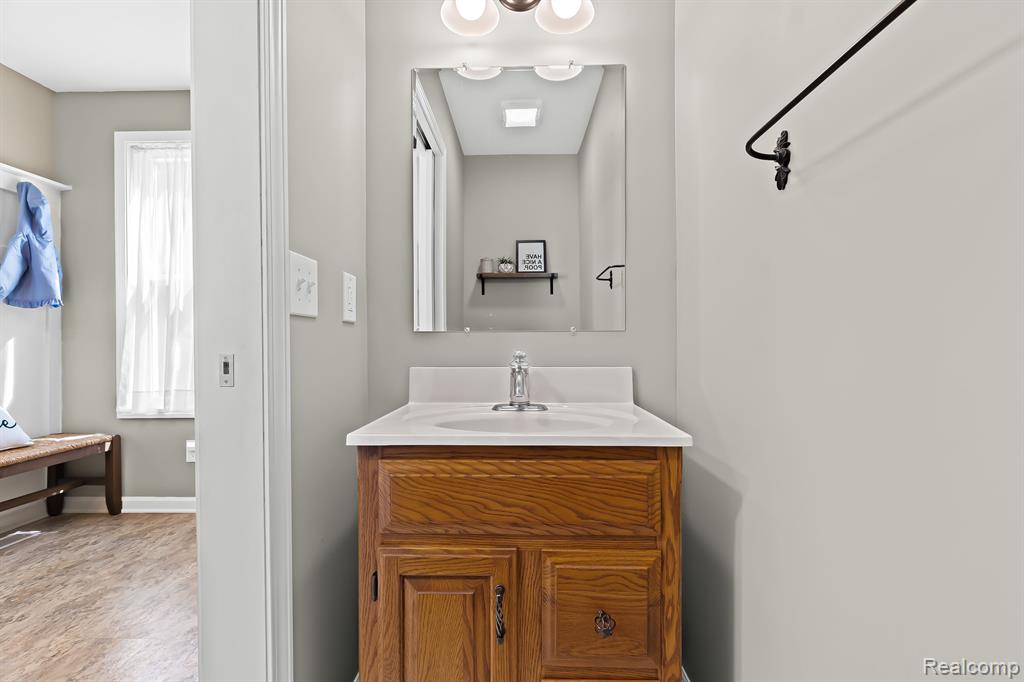 9248 HARTLAND Road, Fenton, MI 48430 — Photo 13
