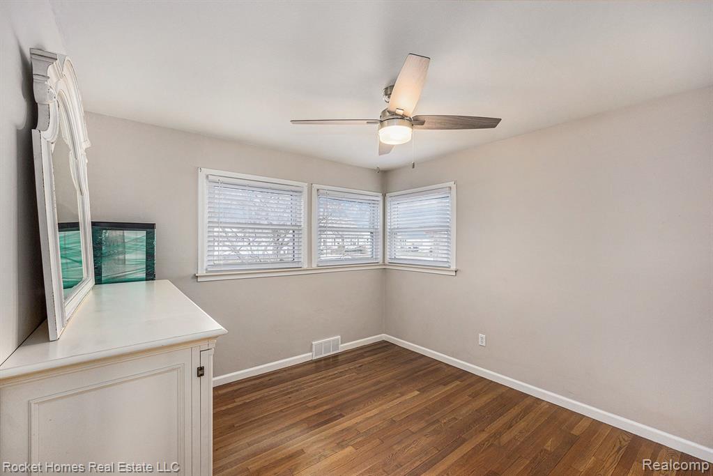 632 N VERMONT Avenue, Royal Oak, MI 48067 — Photo 17