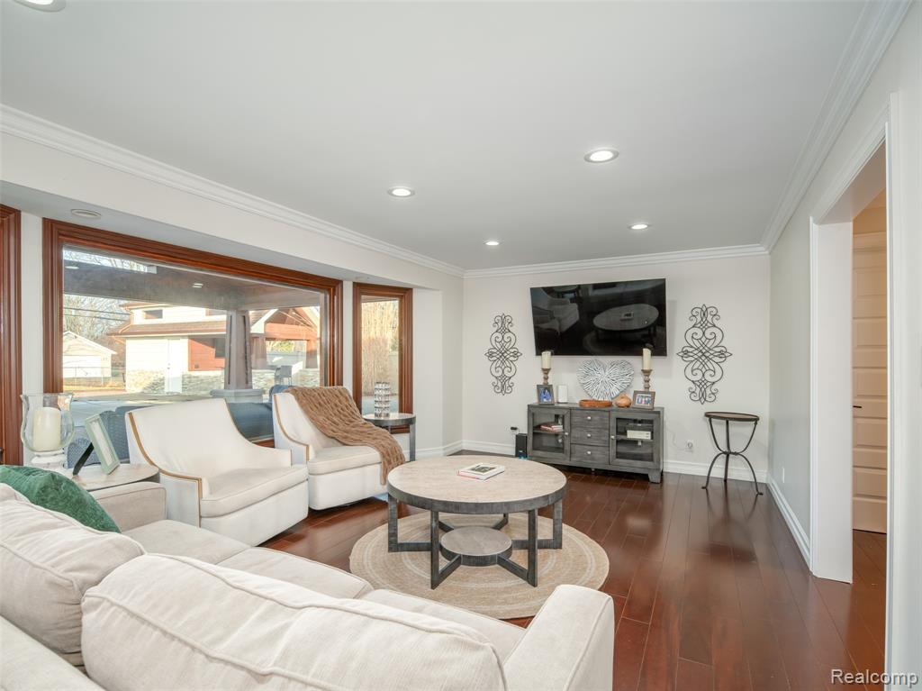 23750 E River Road, Grosse Ile, MI, 48138