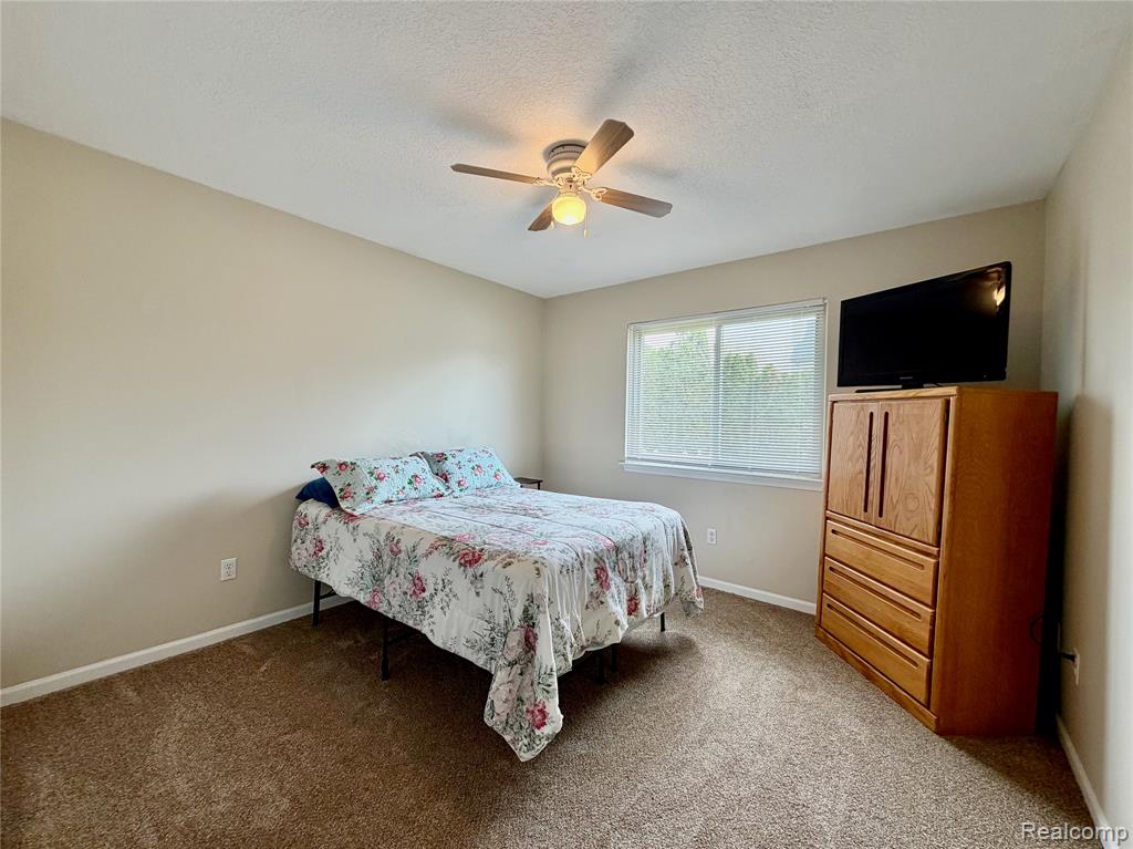 23601 Oakleigh Avenue, Woodhaven, MI 48183 — Photo 24
