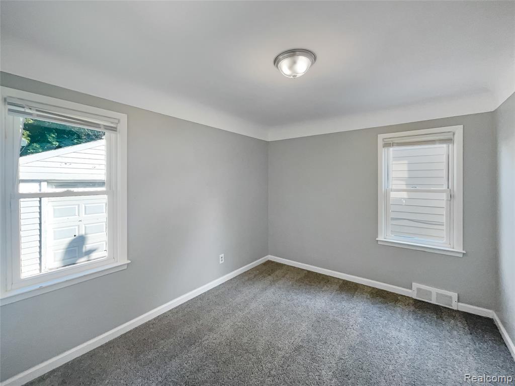 18067 Rosetta Avenue, Eastpointe, MI 48021 — Photo 14