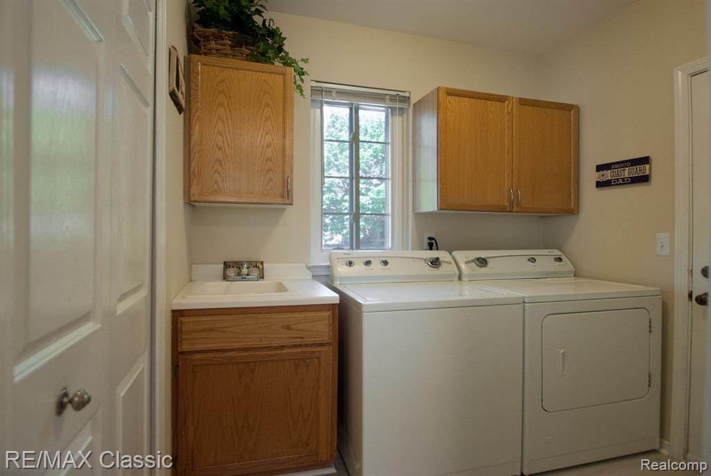 587 Winwood Circle, 20, Walled Lake, MI 48390 — Photo 15