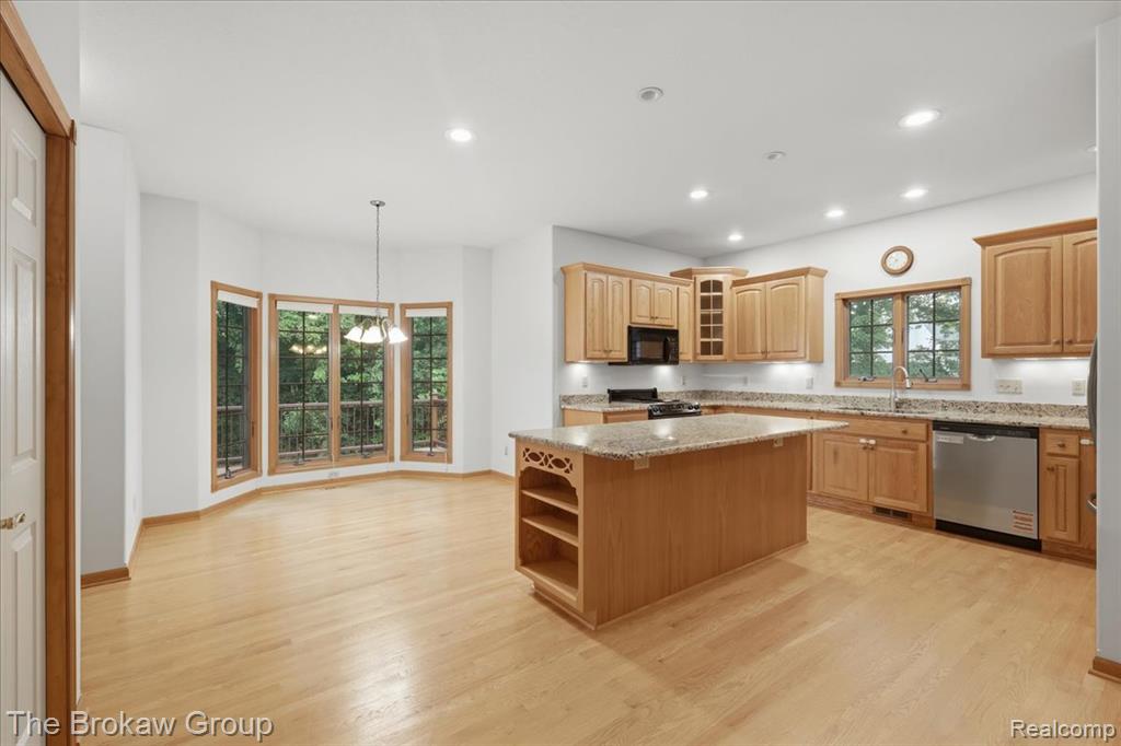 10261 Coachman Court, Davison, MI 48423 — Photo 17