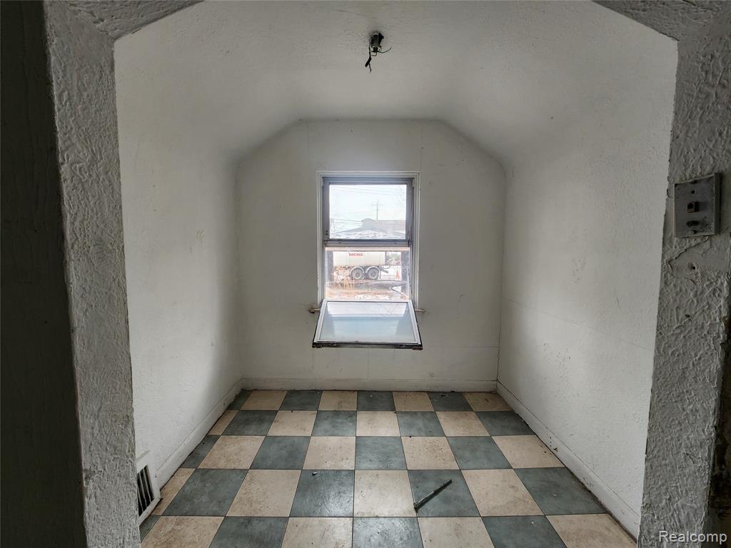 8372 Carlin Street, Detroit, MI 48228 — Photo 13