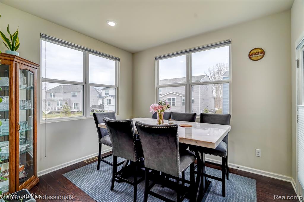 6044 FIELDSTONE Circle, South Lyon, MI 48178 — Photo 17