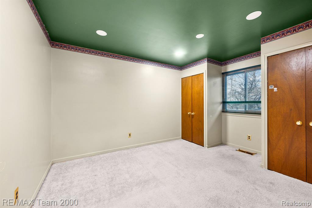 625 CENTRALIA Street, Dearborn Heights, MI 48127 — Photo 16