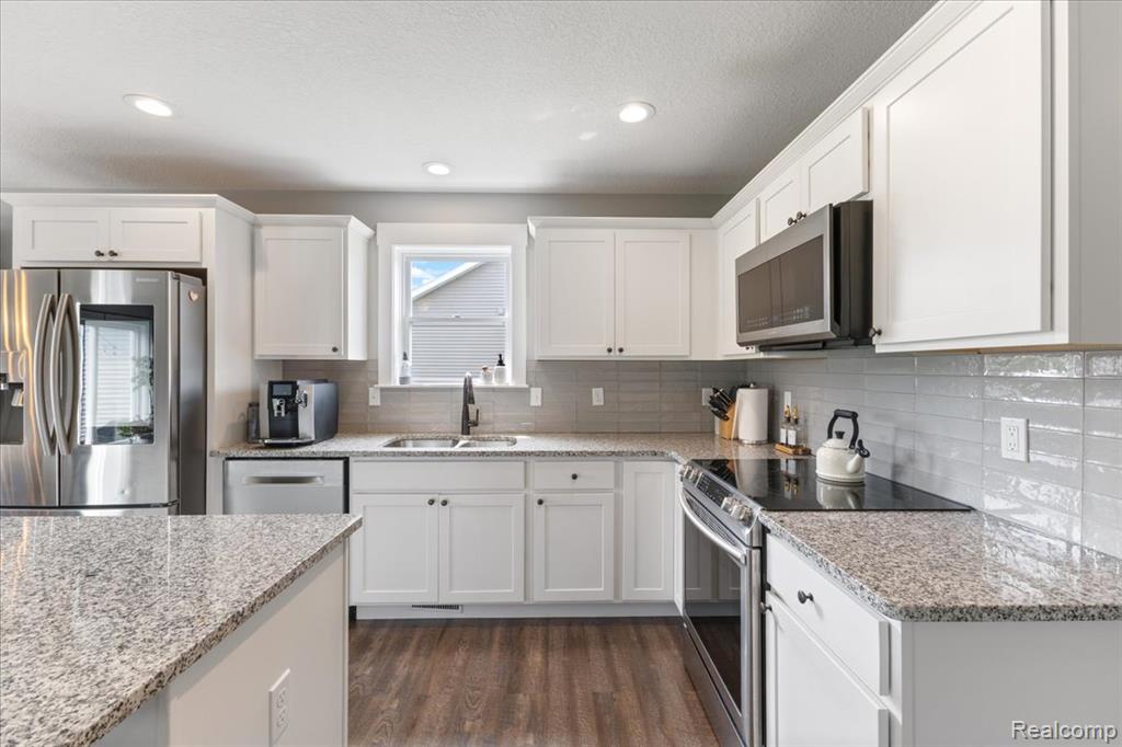 5606 Chatham Lane, Grand Blanc, MI 48439 — Photo 24