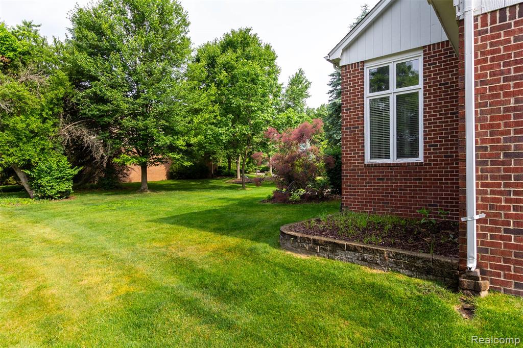 878 Dakota, Rochester Hills, MI 48307 — Photo 46
