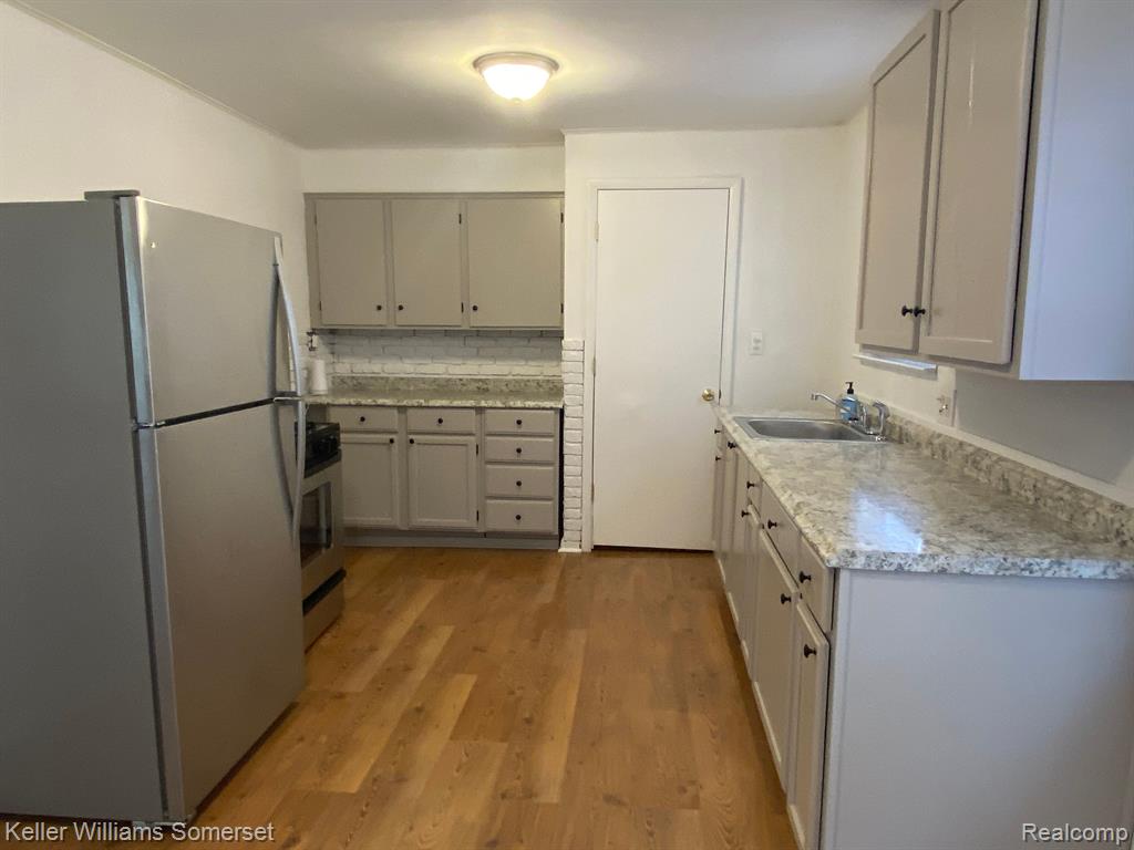 8662 PAIGE Avenue, Warren, MI 48089 — Photo 4
