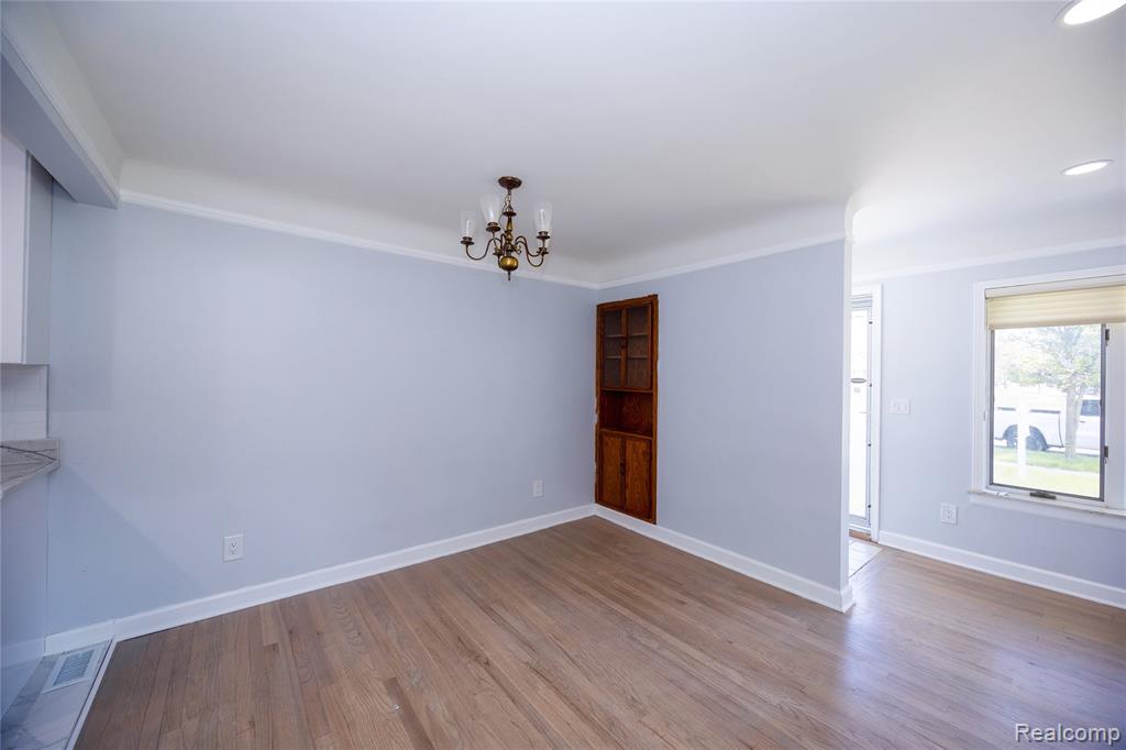 5646 Cambourne Street, Dearborn Heights, MI 48127 — Photo 15