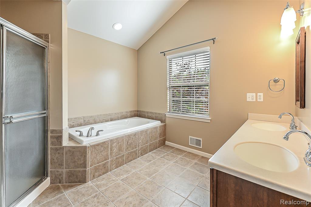 58724 Carriage Lane, South Lyon, MI 48178 — Photo 17