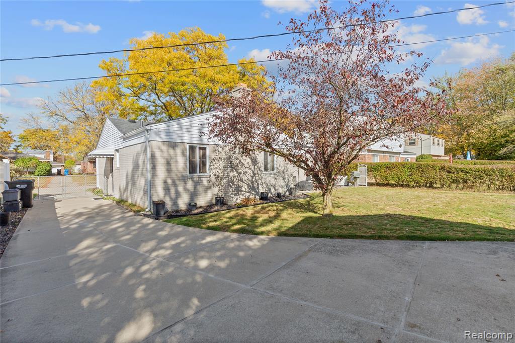 922 Canterbury Drive, Madison Heights, MI 48071 — Photo 34