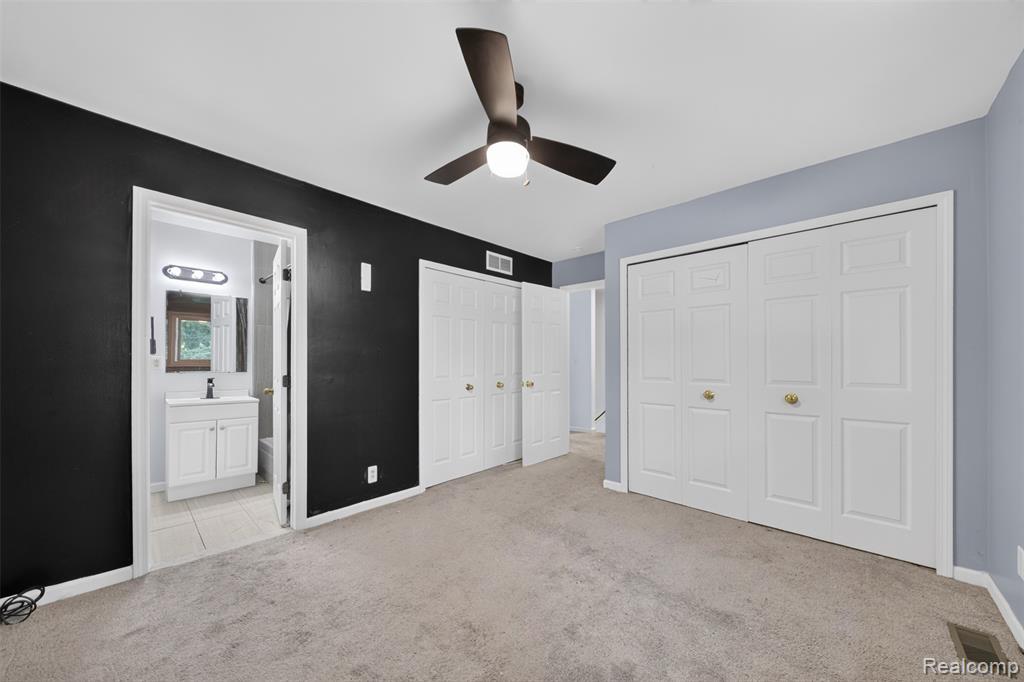 20471 Hollywood Street, Harper Woods, MI 48225 — Photo 21