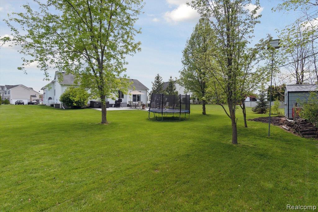 8072 LARK Lane, Grand Blanc, MI 48439 — Photo 46